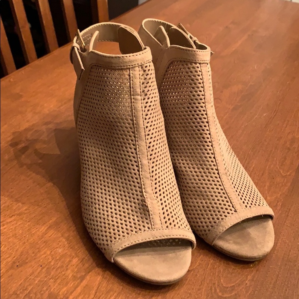Unisa heels